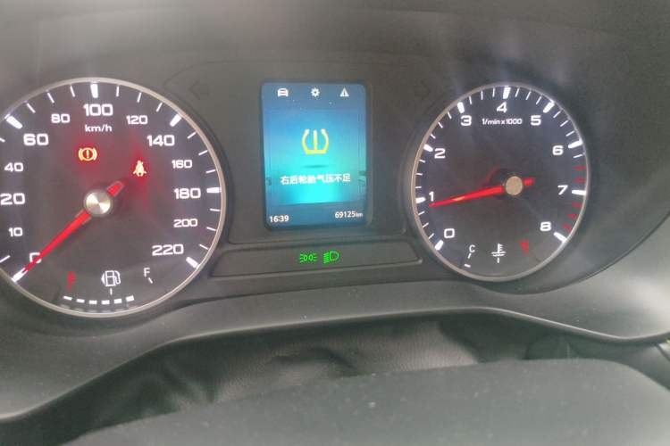 Used Roewe i5 2021 1.5L Manual Platinum Edition Odometer Close Up