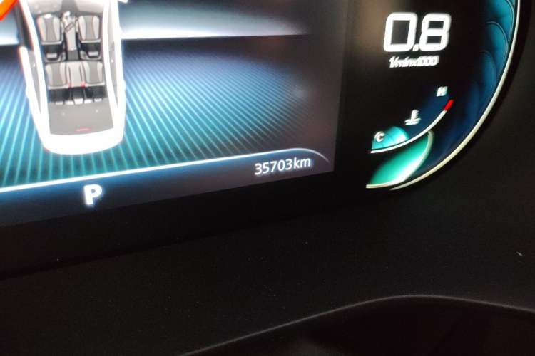 Used Roewe i5 2021 1.5L CVT Diamond Edition Odometer Close Up