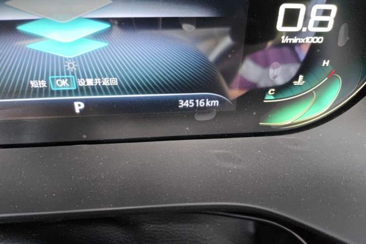 Used Roewe i5 2021 1.5L CVT Diamond Edition Odometer Close Up