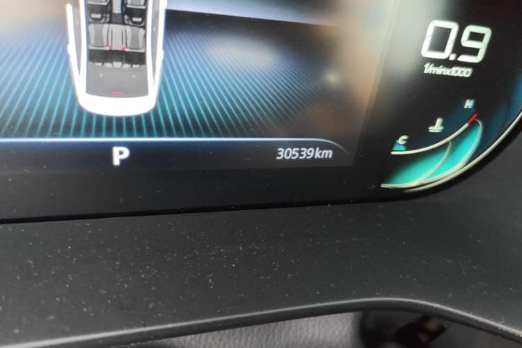 Used Roewe i5 2021 1.5L CVT Diamond Edition Odometer Close Up