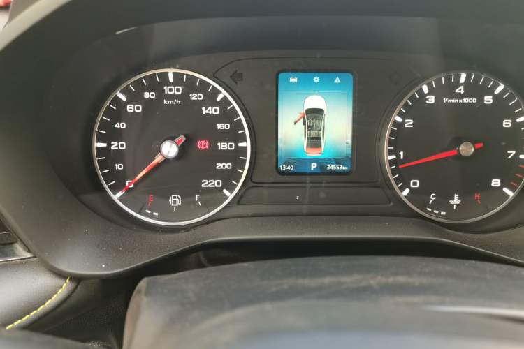 Used Roewe i5 2021 1.5L CVT Black Gold Edition Odometer Close Up
