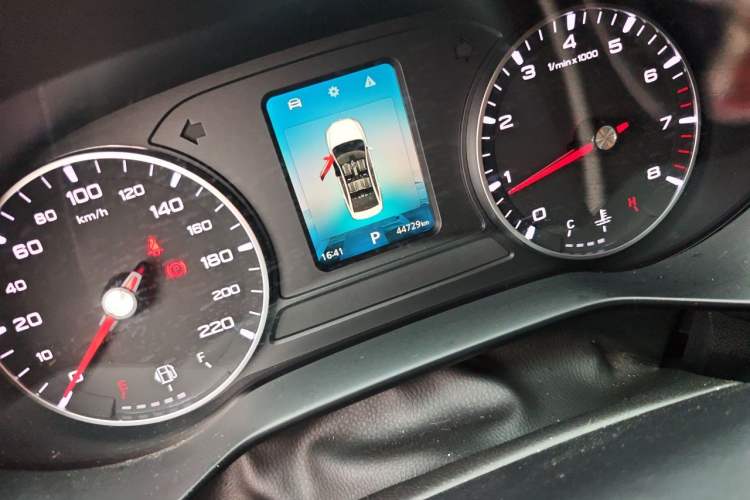 Used Roewe i5 2021 1.5L CVT Platinum Edition Odometer Close Up