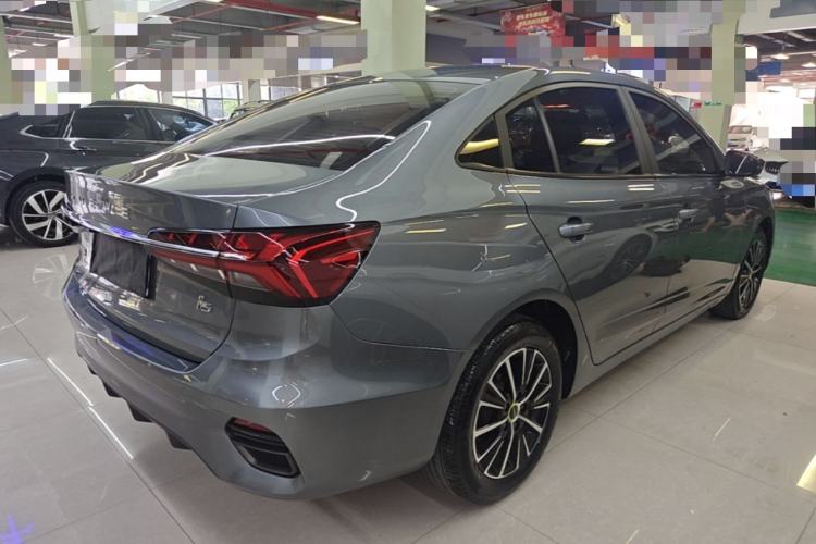 Used Roewe i5 2021 1.5L CVT Platinum Edition Rear Right 45 Deg