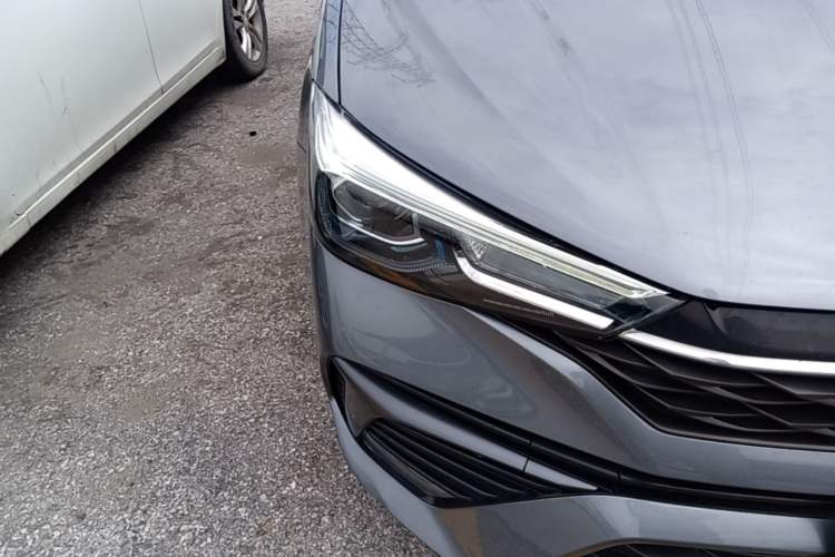 Used Roewe i5 2021 Revised Version 1.5L CVT Diamond Edition Right Front Headlight