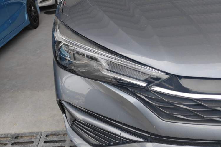 Used Roewe i5  Right Front Headlight