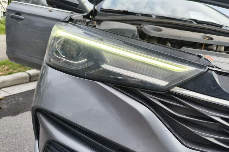 Used Roewe i5 2021 Revised Version 1.5L CVT Diamond Edition Right Front Headlight