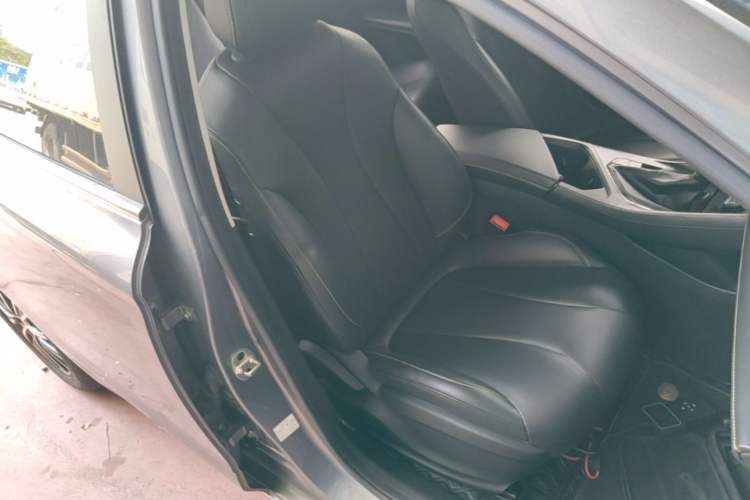 Used Roewe i5 2021 1.5L CVT Diamond Edition Right Front Seat