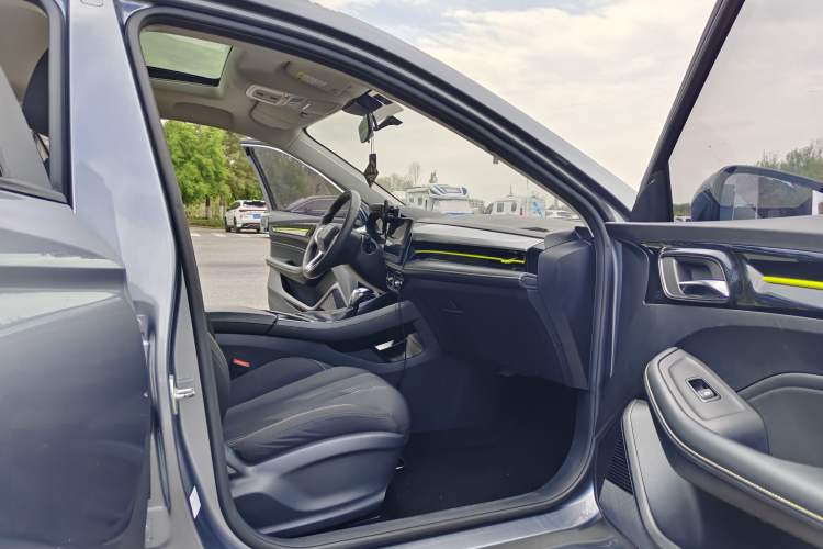 Used Roewe i5 2021 1.5L CVT Platinum Edition Right Front Seat