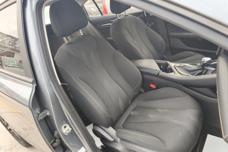 Used Roewe i5 2021 1.5L CVT Platinum Edition Right Front Seat