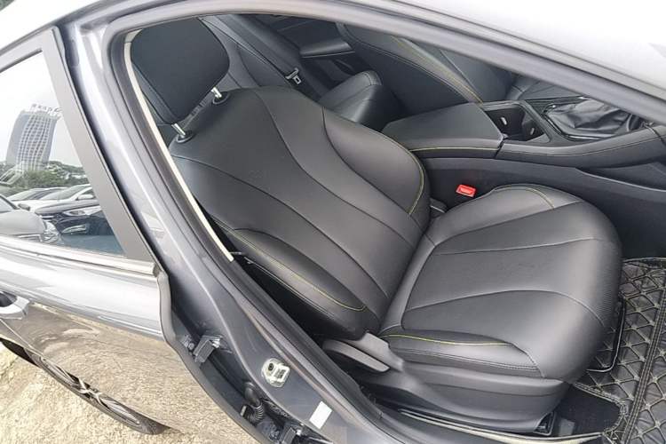 Used Roewe i5 2021 Revised Version 1.5L CVT Diamond Edition Right Front Seat