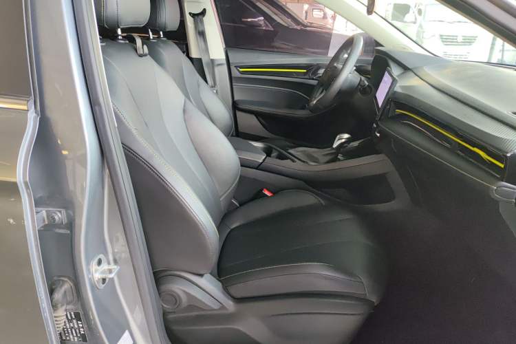 Used Roewe i5 2021 Revised Version 1.5L CVT Diamond Edition Right Front Seat