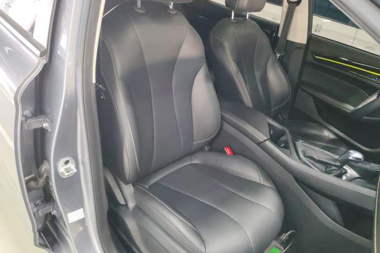 Used Roewe i5 2021 1.5L CVT Black Gold Edition Right Front Seat