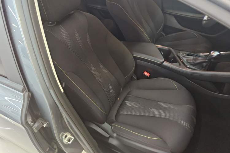 Used Roewe i5 2021 1.5L CVT Platinum Edition Right Front Seat