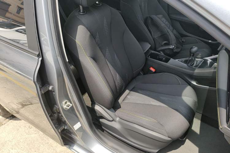 Used Roewe i5 2021 1.5L Manual Platinum Edition Right Front Seat