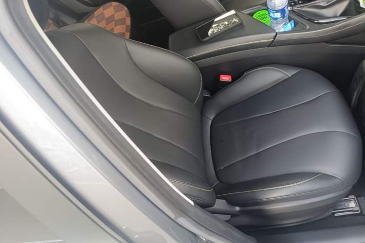 Used Roewe i5 2021 1.5L CVT Black Gold Edition Right Front Seat