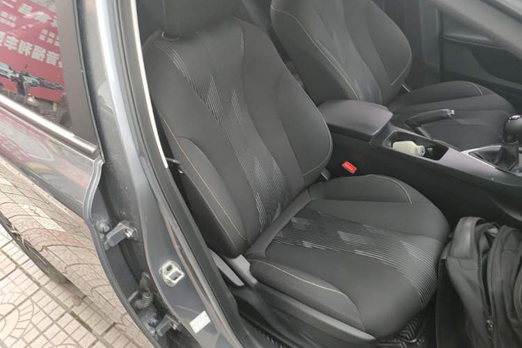 Used Roewe i5 2021 1.5L Manual Platinum Edition Right Front Seat