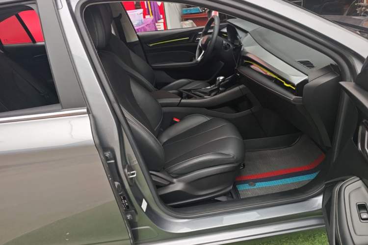 Used Roewe i5 2021 Revised Version 1.5L CVT Diamond Edition Right Front Seat