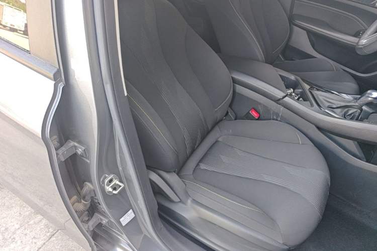 Used Roewe i5 2021 1.5L CVT Platinum Edition Right Front Seat
