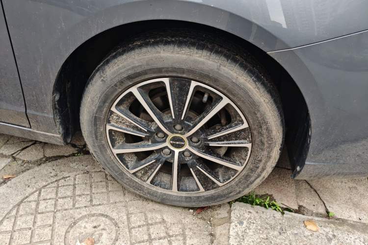 Used Roewe i5 2021 1.5L Manual Platinum Edition Right Front Wheel Hub