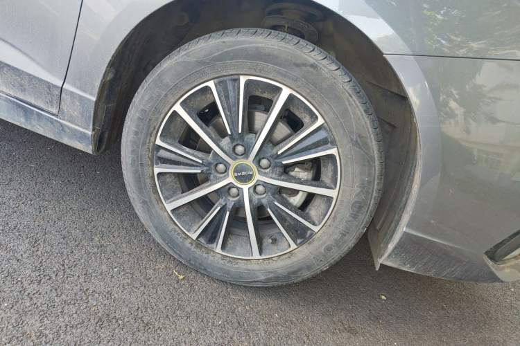 Used Roewe i5 2021 Revised Version 1.5L CVT Diamond Edition Right Front Wheel Hub
