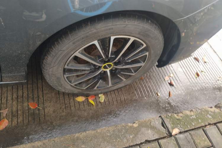 Used Roewe i5 2021 1.5L Manual Platinum Edition Right Front Wheel Hub