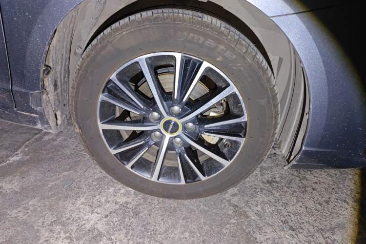Used Roewe i5 2021 Revised Version 1.5L CVT Diamond Edition Right Front Wheel Hub