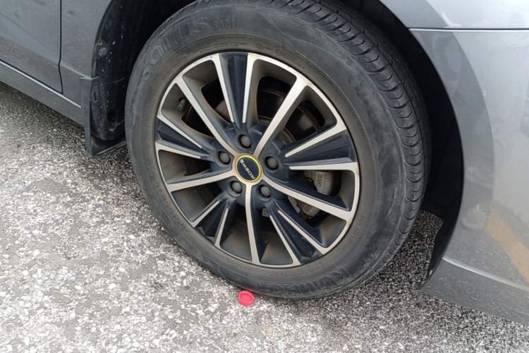 Used Roewe i5 2021 Revised Version 1.5L CVT Diamond Edition Right Front Wheel Hub
