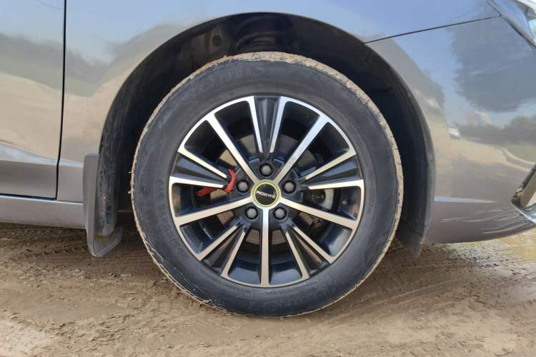 Used Roewe i5 2021 Revised Version 1.5L CVT Diamond Edition Right Front Wheel Hub