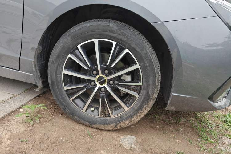 Used Roewe i5 2021 1.5L CVT Black Gold Edition Right Front Wheel Hub