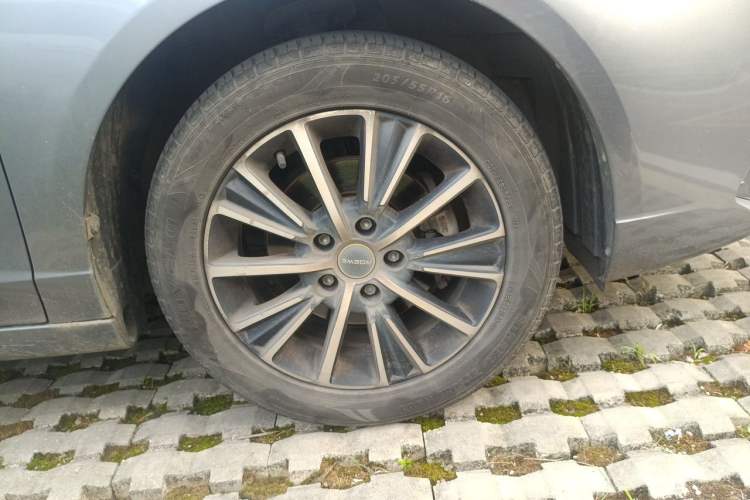 Used Roewe i5 2021 1.5L Manual Platinum Edition Right Front Wheel Hub