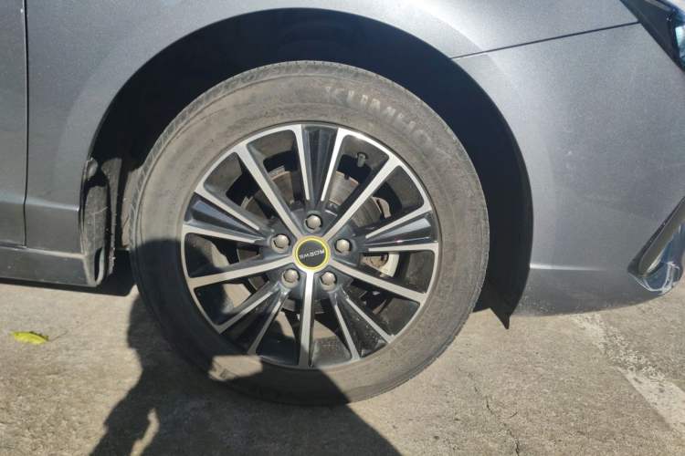 Used Roewe i5 2021 1.5L CVT Diamond Edition Right Front Wheel Hub
