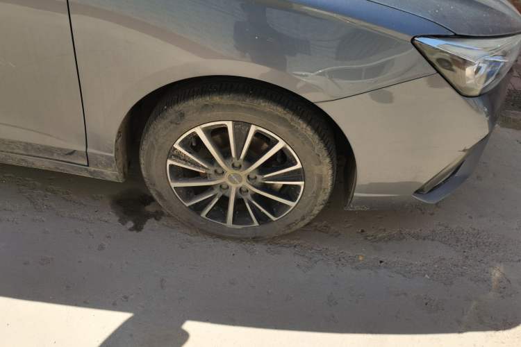 Used Roewe i5 2021 1.5L CVT Black Gold Edition Right Front Wheel Hub