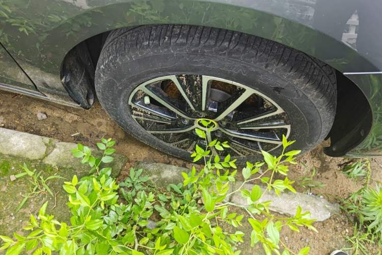 Used Roewe i5 2021 1.5L CVT Diamond Edition Right Front Wheel Hub