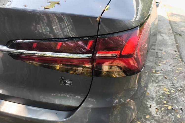 Used Roewe i5 2021 1.5L CVT Diamond Edition Right Rear Taillight