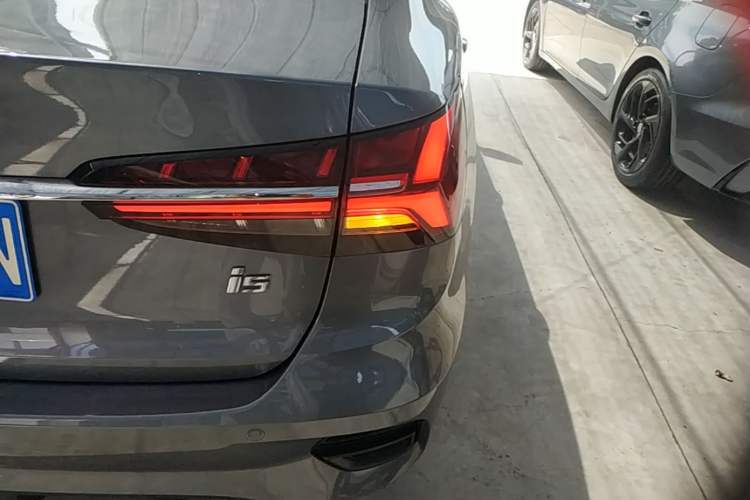 Used Roewe i5 2021 1.5L CVT Starry Edition Right Rear Taillight