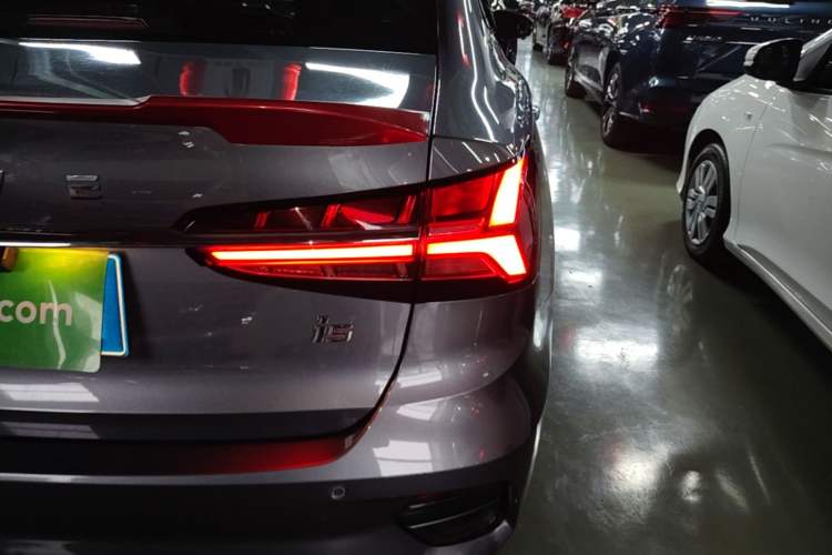 Used Roewe i5 2021 1.5L CVT Diamond Edition Right Rear Taillight