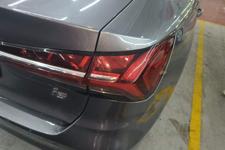 Used Roewe i5 2021 1.5L Manual Platinum Edition Right Rear Taillight