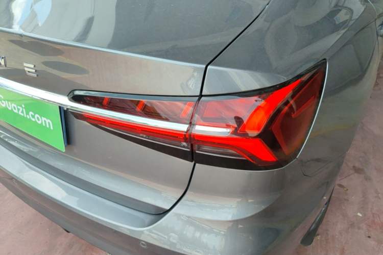 Used Roewe i5 2021 1.5L CVT Diamond Edition Right Rear Taillight