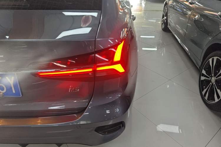 Used Roewe i5 2021 Revised Version 1.5L CVT Diamond Edition Right Rear Taillight