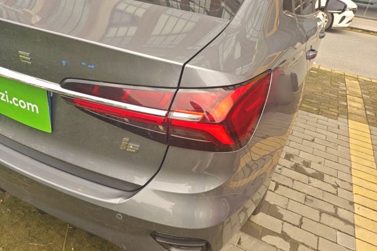 Used Roewe i5 2021 Revised Version 1.5L CVT Diamond Edition Right Rear Taillight