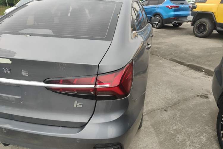 Used Roewe i5 2021 Revised Version 1.5L CVT Diamond Edition Right Rear Taillight