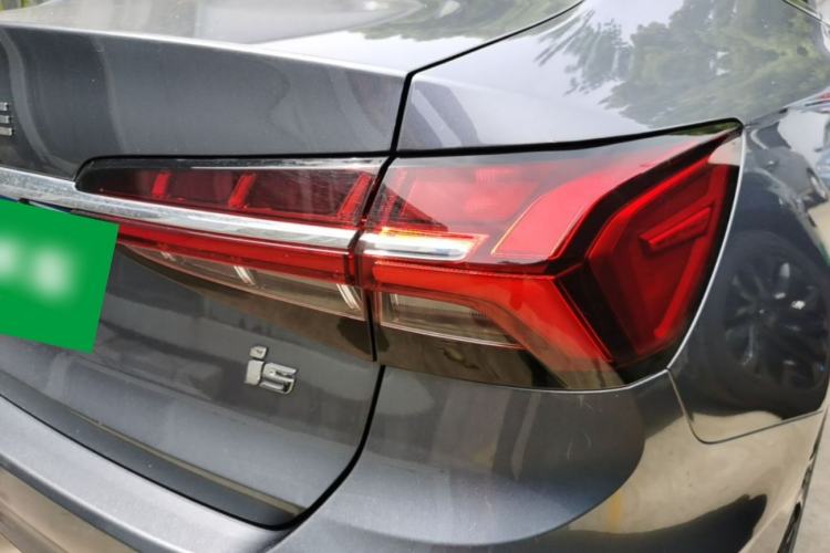 Used Roewe i5 2021 Revised Version 1.5L CVT Diamond Edition Right Rear Taillight