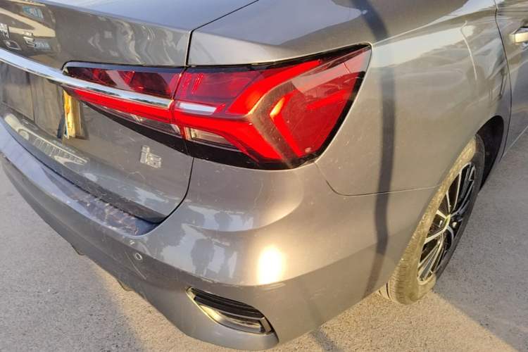 Used Roewe i5 2021 1.5L CVT Diamond Edition Right Rear Taillight