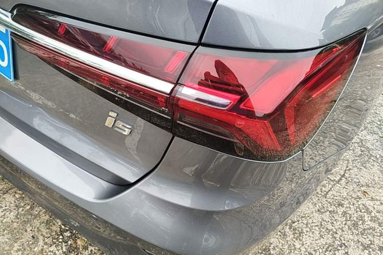 Used Roewe i5 2021 Revised Version 1.5L CVT Diamond Edition Right Rear Taillight