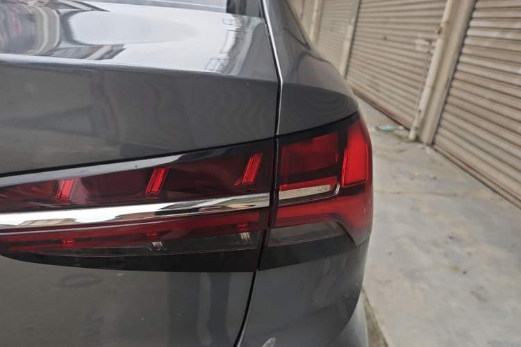 Used Roewe i5 2021 1.5L CVT Diamond Edition Right Rear Taillight