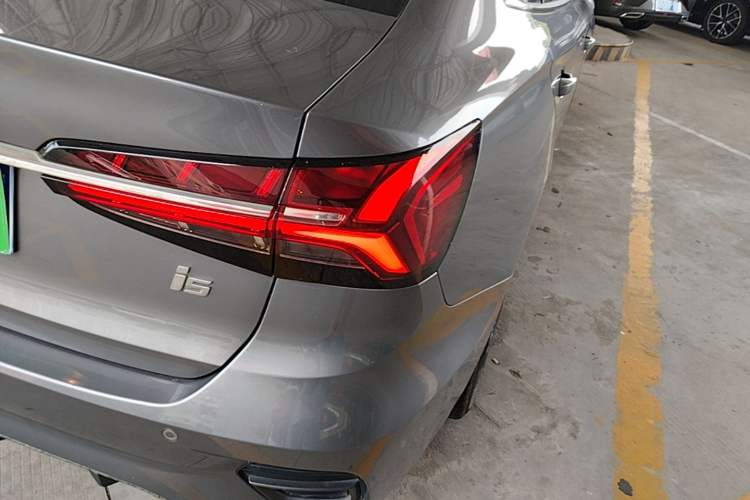 Used Roewe i5 2021 1.5L CVT Diamond Edition Right Rear Taillight