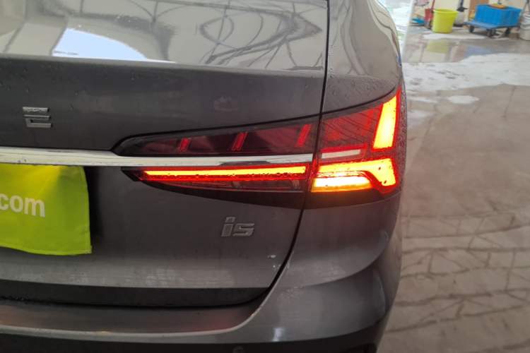 Used Roewe i5 2021 1.5L Manual Platinum Edition Right Rear Taillight