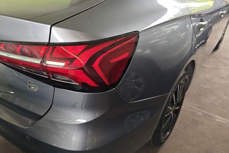 Used Roewe i5 2021 1.5L Manual Platinum Edition Right Rear Taillight