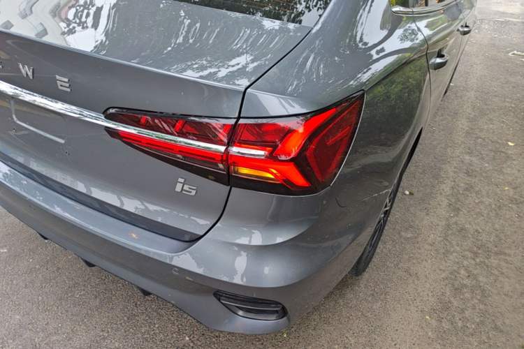 Used Roewe i5 2021 1.5L CVT Diamond Edition Right Rear Taillight