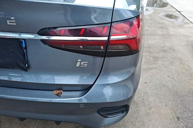 Used Roewe i5 2021 Revised Version 1.5L CVT Diamond Edition Right Rear Taillight